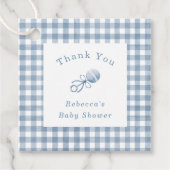 Preppy Baby Boy Blue Gingham met rammelaar Bedankt Bedankjes Labels (Voorkant)