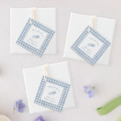 Preppy Baby Boy Blue Gingham met rammelaar Bedankt Bedankjes Labels