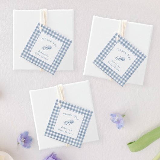 Preppy Baby Boy Blue Gingham met rammelaar Bedankt Bedankjes Labels