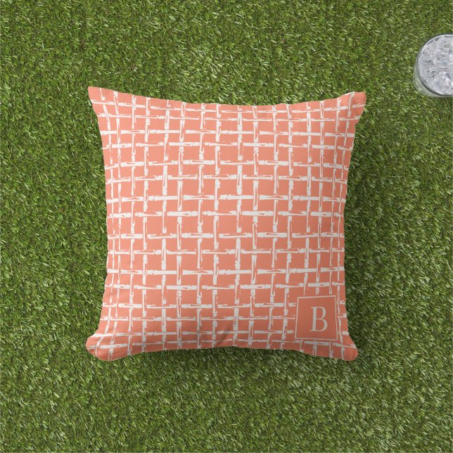 Preppy Bamboe – Koraal Kust Monogram Buitenkussen (Gras)