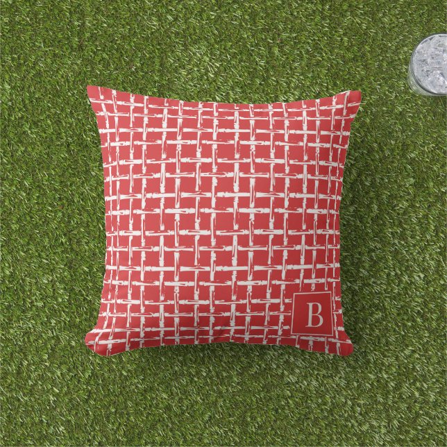 Preppy Bamboo – Rode Kust Monogram  Buitenkussen (Gras)