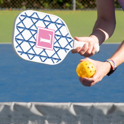 Preppy Blue Trellis Bamboe Patroon Monogram Pickleball Paddle (Insitu)