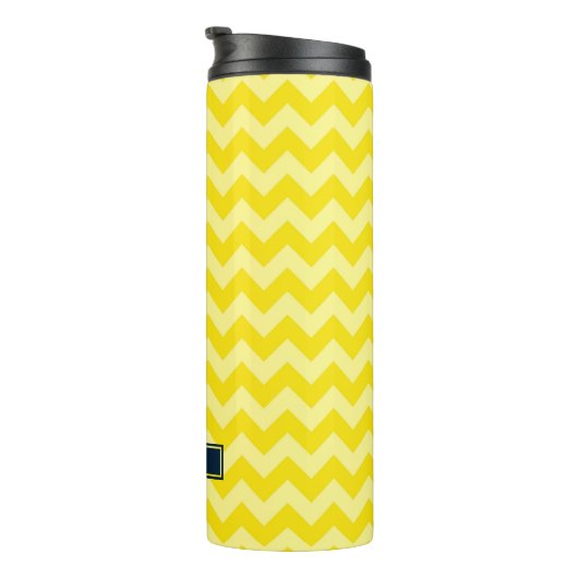Preppy Chevron in Shades of Yellow Monogram Thermosbeker (Geroteerd rechts)