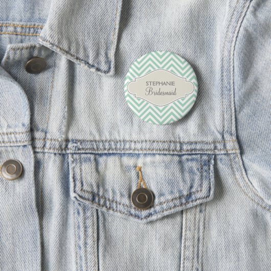 Preppy Chevron Stripe Modern Monogrammed Name Ronde Button 5,7 Cm (In situ)