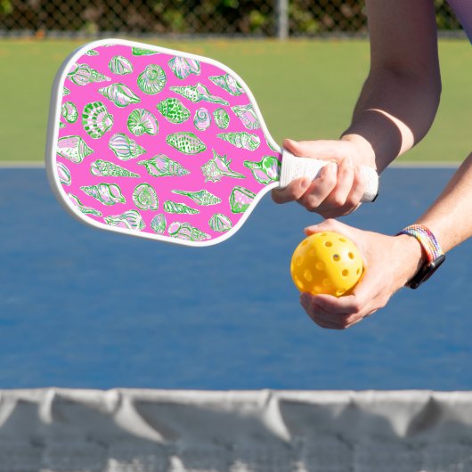 Preppy Coastal Sea Shells aan de Roze Kust Pickleball Paddle (Insitu)