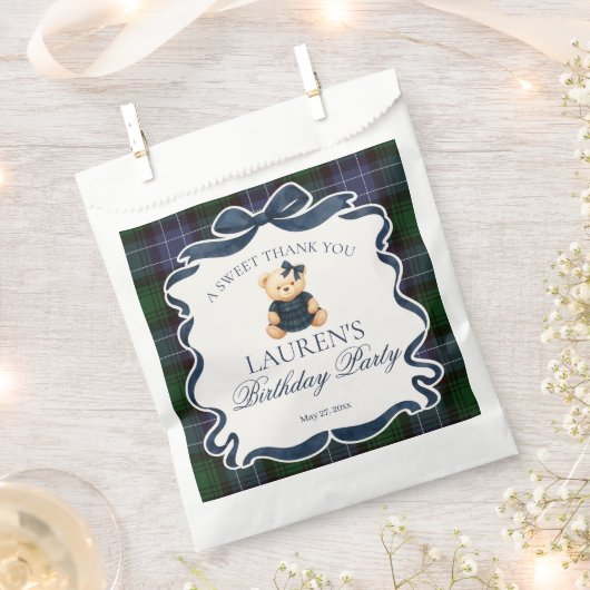 Preppy Coquette Bow Bear Plaid Birthday Dessert Bedankzakje (Geknipt)