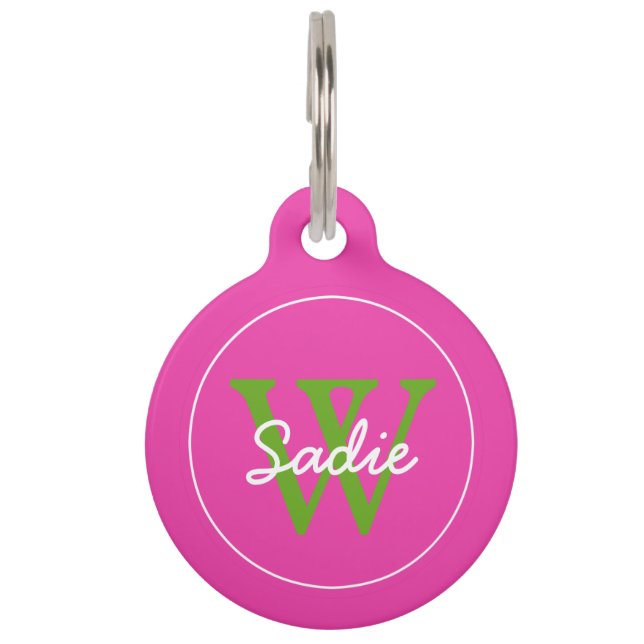 Preppy Diva Roze en Groene Apple Monogram Huisdierpenning (Voorkant)