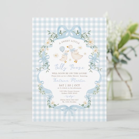 Preppy Gekke Goose Blue Bow Boy Baby shower Kaart (Staand voorkant)