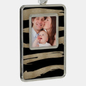 Preppy geometrisch patroon zwart en gouden strepen verzilverd omlijst ornament (Rechts)