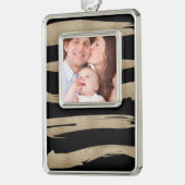 Preppy geometrisch patroon zwart en gouden strepen verzilverd omlijst ornament (Links)