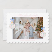 Preppy Grandmillennial Christmas Bulbs & Bows Feestdagenkaart (Voorkant)