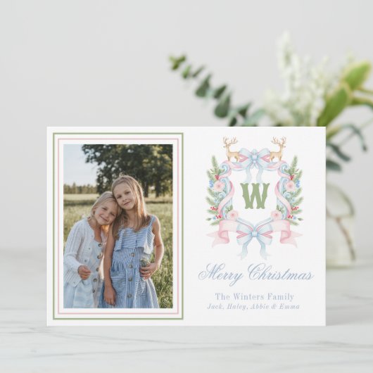 Preppy Grandmillennial Christmas Monogram Crest Feestdagenkaart (Staand voorkant)