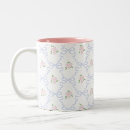 Preppy Grandmillennial Coquette Preppy Floral Tweekleurige Koffiemok (Links)