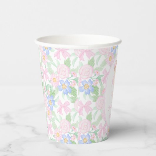 Preppy Grandmillennial Dolly en Me Pink Floral Papieren Bekers (Rechts)