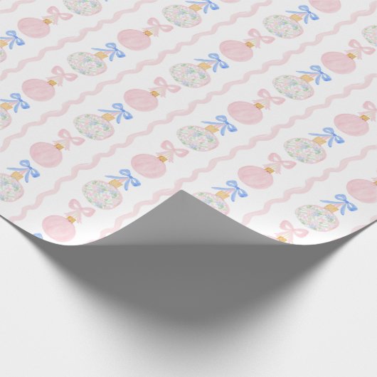 Preppy Grandmillennial Kerstbollen en -bogen Cadeaupapier (Hoek)