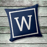 Preppy Graphic Border Monogram Kussen<br><div class="desc">Een stijlvol,  stijlvol preppy grafisch randontwerp om het decor van elke kamer in uw huis te voltooien. Personaliseer uw monogram initiaal. Pas de kleur aan om uw decor aan te passen. Ontworpen door: Thisnotme©</div>