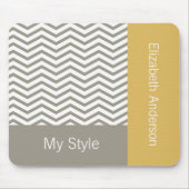 Preppy Gray Chevron Yellow Geometric met naam Muismat (Voorkant)