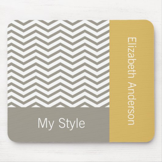 Preppy Gray Chevron Yellow Geometric met naam Muismat (Voorkant)