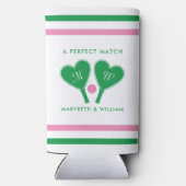 Preppy Green and Pink Wedding Pickleball Seltzer Blikjeskoeler (Achterkant)