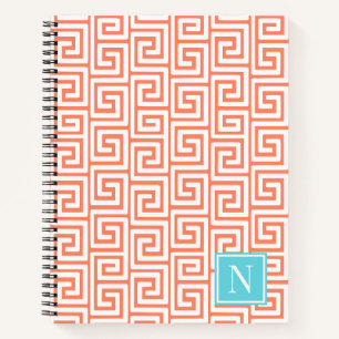 Preppy Griekse Sleutel Monogram – Koraal & Turkooi Notitieboek