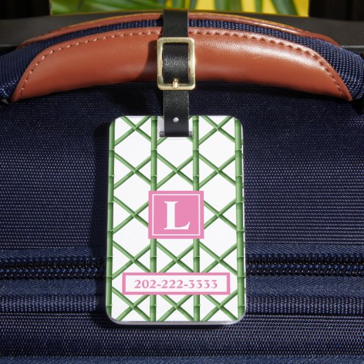 Preppy groene traliewerk bamboe patroon monogram bagagelabel (Voorkant Insitu 2)