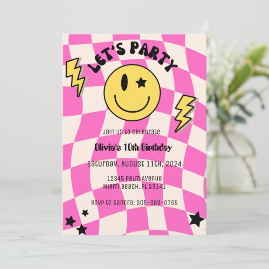 Preppy Hot Pink Y2K Smile Uitnodiging voor verjaar (Staand voorkant)