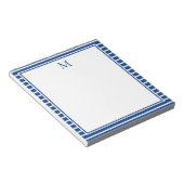 Preppy marineblauw en witte streep monogram notitieblok (Schuin)