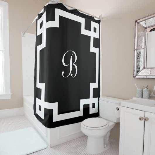 Preppy Monogram White Greek Key Border Black Douchegordijn (In situ)