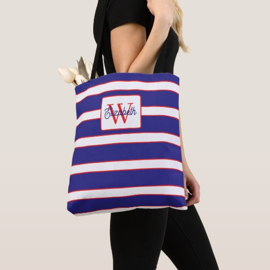 Preppy Navy Blauwe Rode en Witte Strepen Monogram Tote Bag (Dichtbij)
