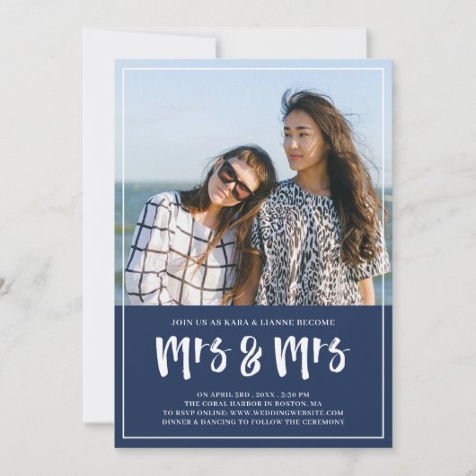 Preppy Navy Blue Mrs Brush Script Wedding Kaart (Voorkant)
