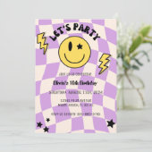 Preppy Paarse Y2K Retro Smile Verjaardagsuitnodigi Kaart (Staand voorkant)