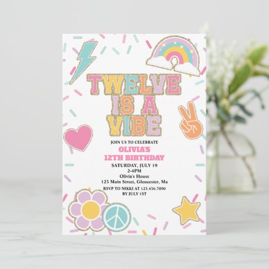 Preppy Patch Twelve is een vibe 12e verjaardag Kaart (Staand voorkant)