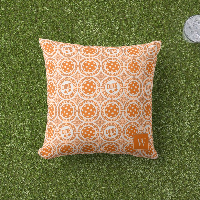 Preppy Pickleball Damask – Orange Dink Motif   Buitenkussen (Gras)