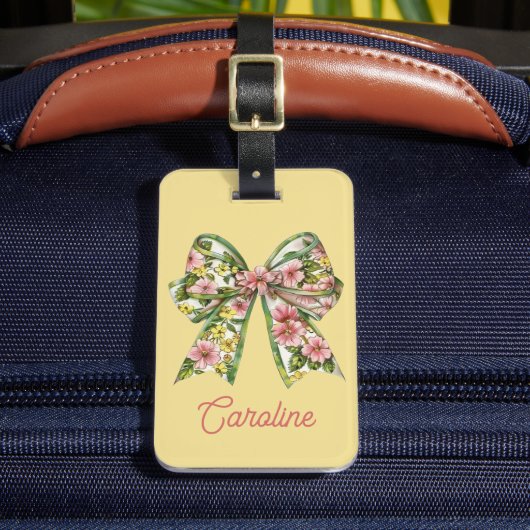 Preppy Pink and Green Floral Bow Personalized Bagagelabel (Voorkant Insitu 2)