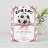 Preppy Pink Bow Girl Soccer Game Time Birthday Kaart (Staand voorkant)