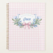 Preppy Pink Gingham Grandmillennial Planner (Voorkant)