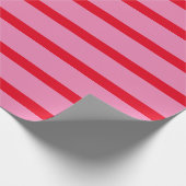 Preppy roze en Bright Red Stripes Patroon Cadeaupapier (Hoek)
