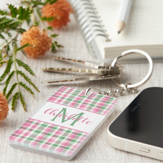 Preppy Roze en Groen Geruit Monogram Sleutelhanger (Voorkant Rechts)