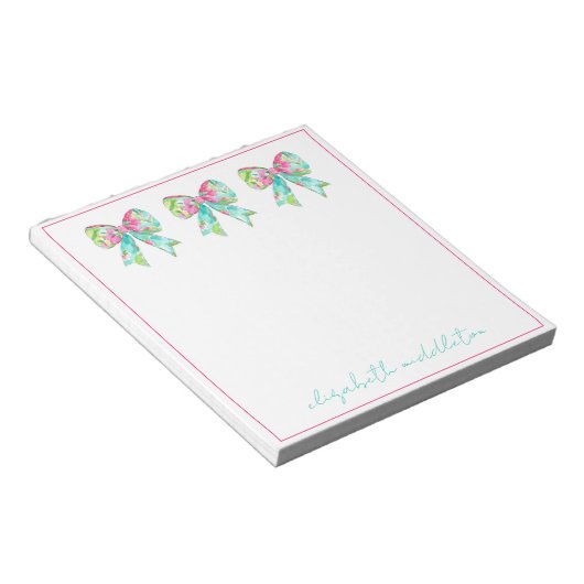 Preppy roze en groene bogen gepersonaliseerd notitieblok (Schuin)