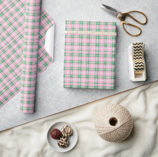 Preppy roze en groene ruit cadeaupapier (Crafts)