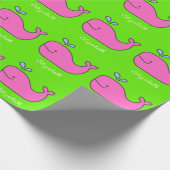 Preppy roze en groene walvissen gepersonaliseerd cadeaupapier (Hoek)