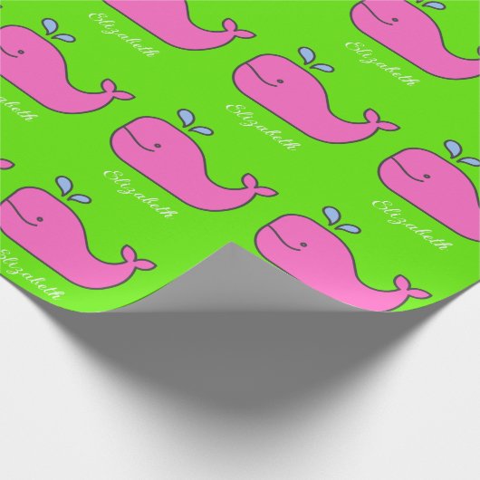 Preppy roze en groene walvissen gepersonaliseerd cadeaupapier (Hoek)