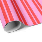 Preppy Roze en Rode Verticale Stripes Patroon Cadeaupapier (Rol Hoek)