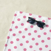 Preppy Roze Golfkarren op Polka Dots Gepersonalise Strandlaken (In situ)