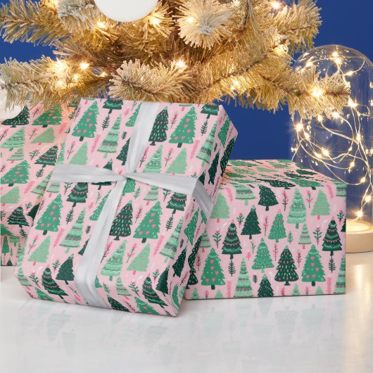Preppy roze & groene kerstbomen cadeaupapier (Feestdagen)