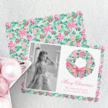 Preppy roze & groene Palm Beach krans foto Feestdagenkaart<br><div class="desc">PreppyPrint.com - Vier Kerstmis in stijl! Voeg je persoonlijke touch toe aan deze kerstkaarten. Breng dit ontwerp ook over op de producten van uw keuze! Klik op "verwijderen van achterkant van kaart" onder "Logo & Independent Creator Mark" om de QR-code van de achterkant van de kaart te verwijderen. Bezoek mijn...</div>