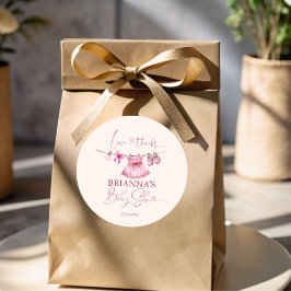 Preppy roze kleding op een lijn baby shower gunst ronde sticker