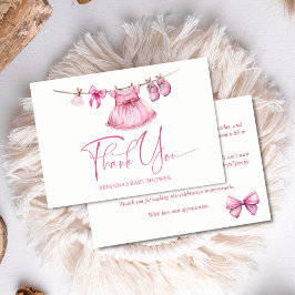 Preppy roze kleding op een lijn meisjes baby showe bedankkaart