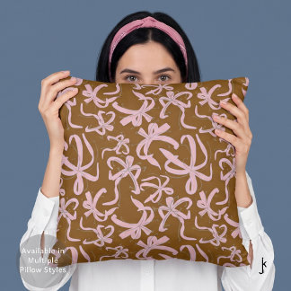 Preppy Roze Lint Boog Patroon in Chocoladebruin Kussen