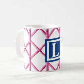 Preppy Roze Traliewerk Bamboe Patroon Monogram Koffiemok (Voorkant links)